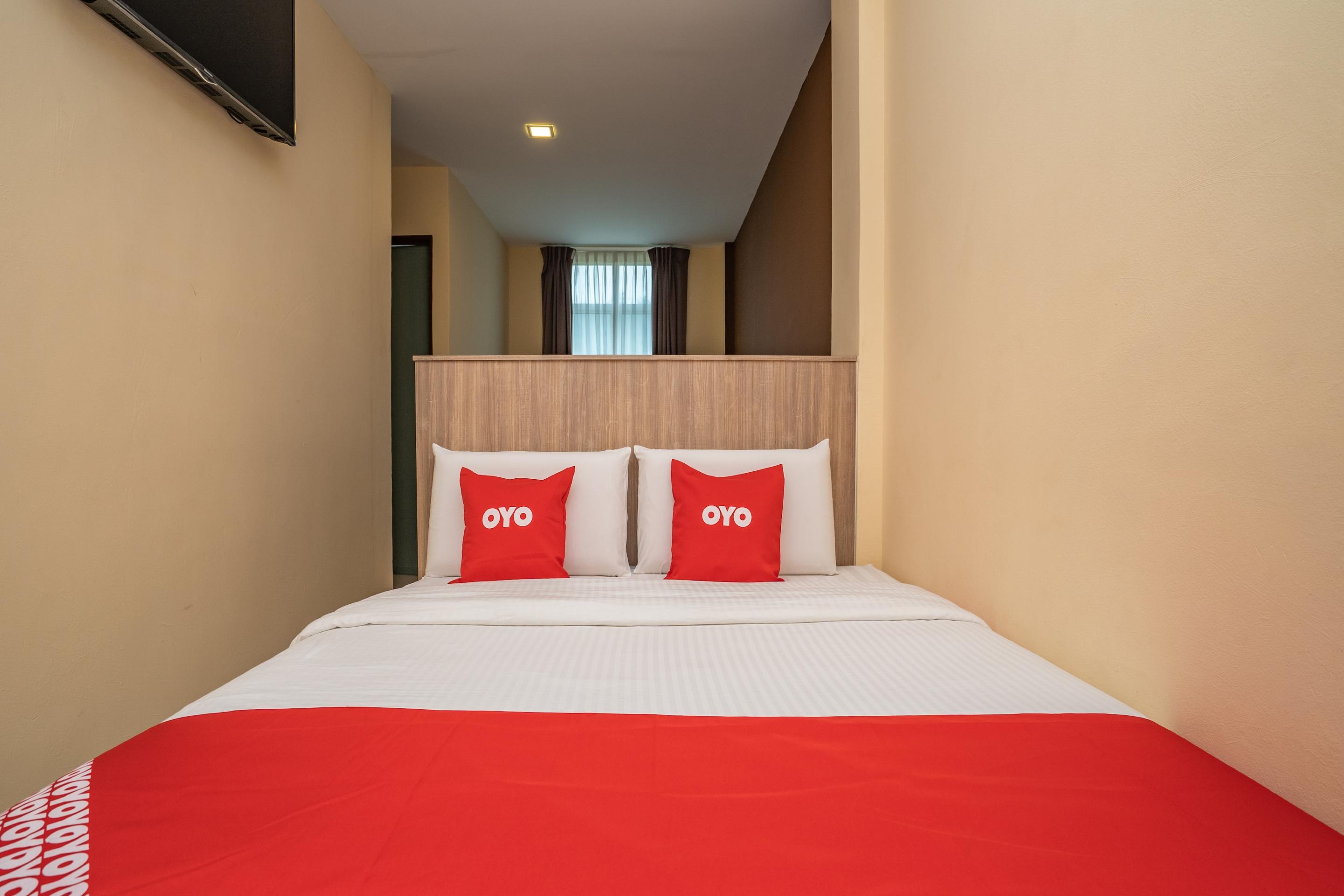 Oyo 44078 The Island Hotel Kampong Pasir Bogak Esterno foto