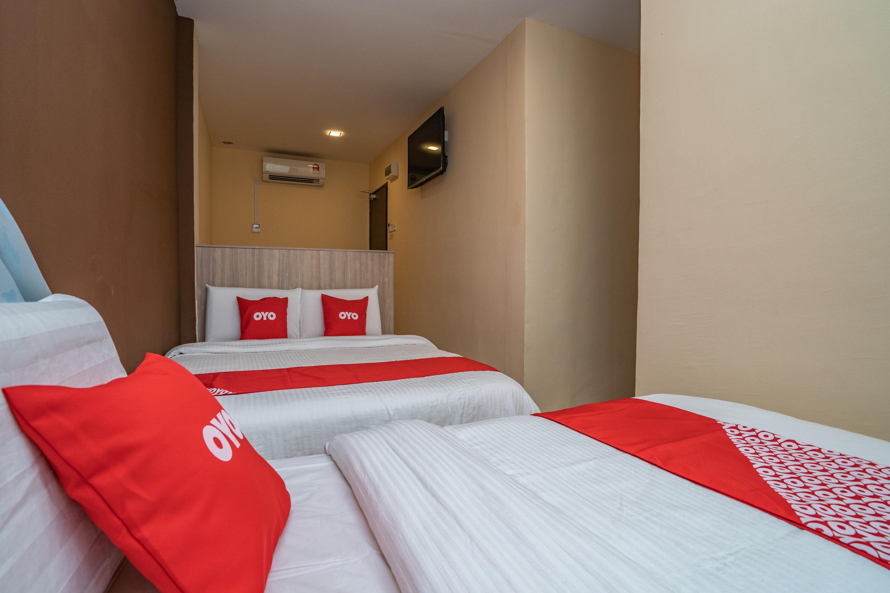 Oyo 44078 The Island Hotel Kampong Pasir Bogak Esterno foto