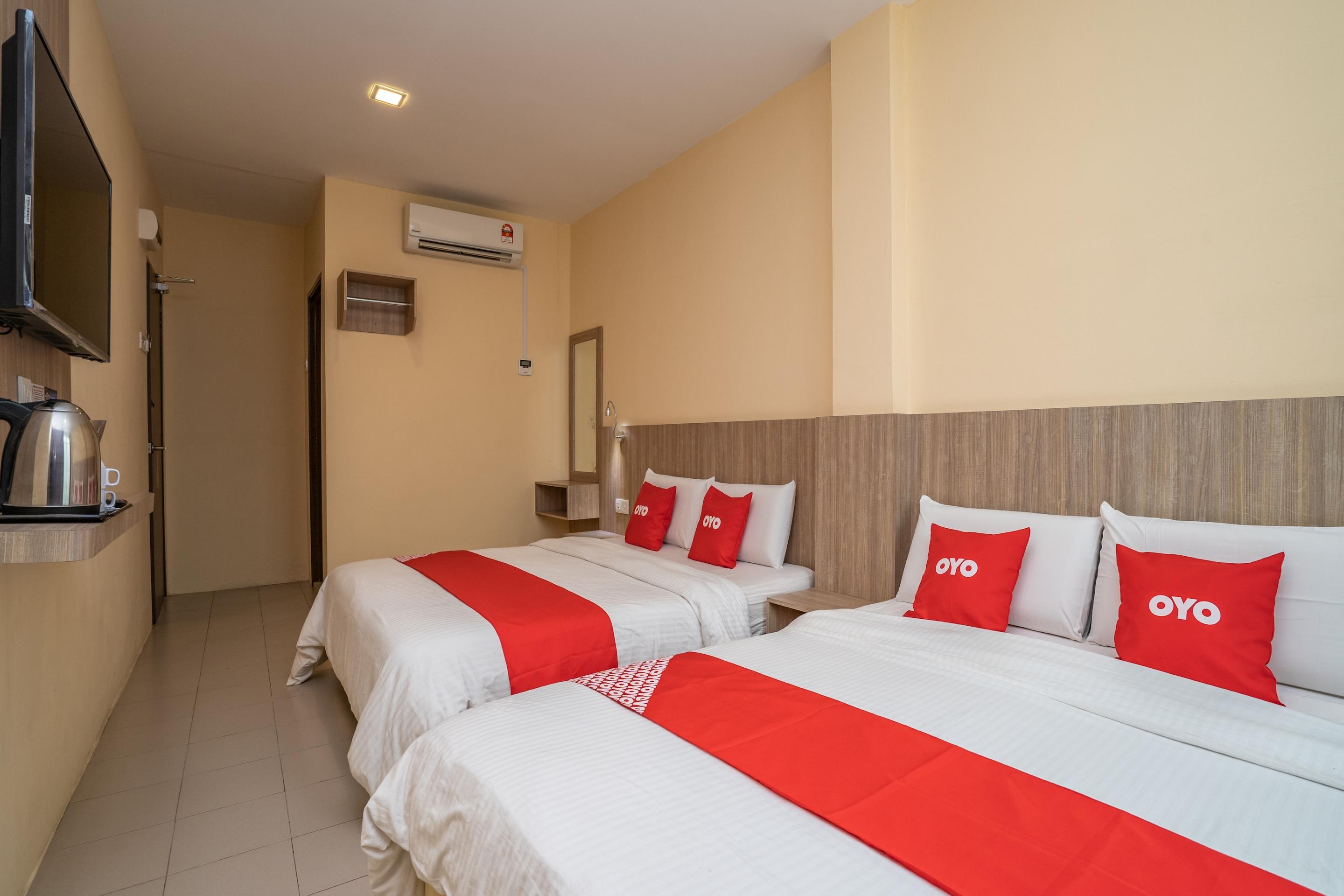Oyo 44078 The Island Hotel Kampong Pasir Bogak Esterno foto