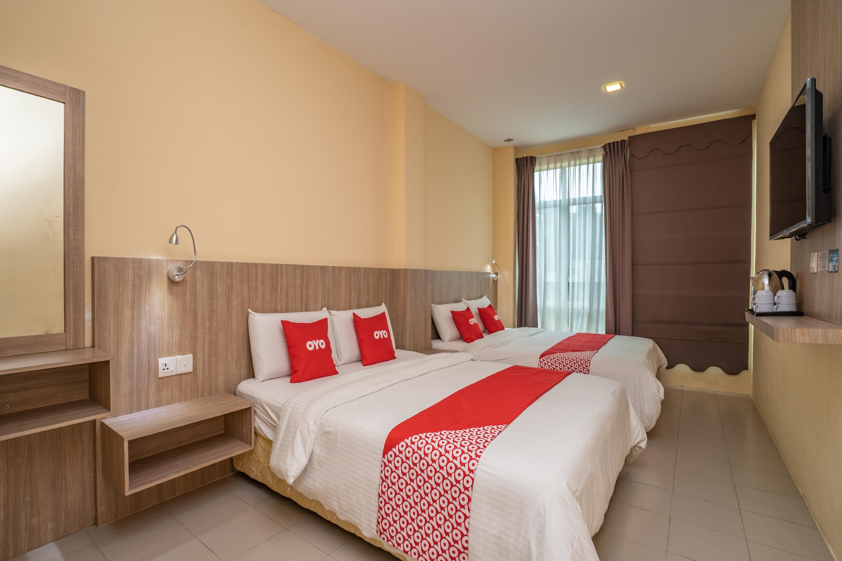 Oyo 44078 The Island Hotel Kampong Pasir Bogak Esterno foto