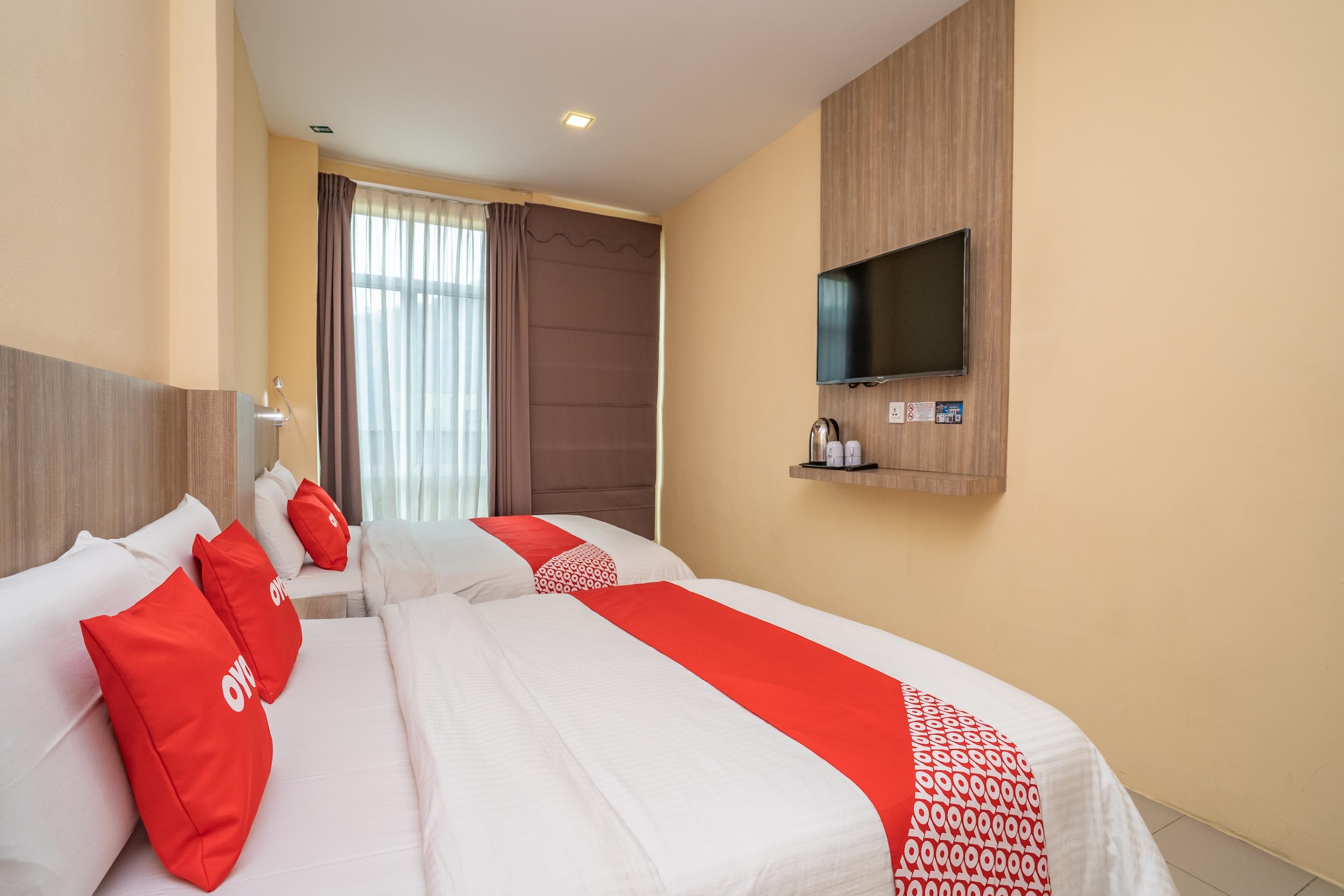 Oyo 44078 The Island Hotel Kampong Pasir Bogak Esterno foto