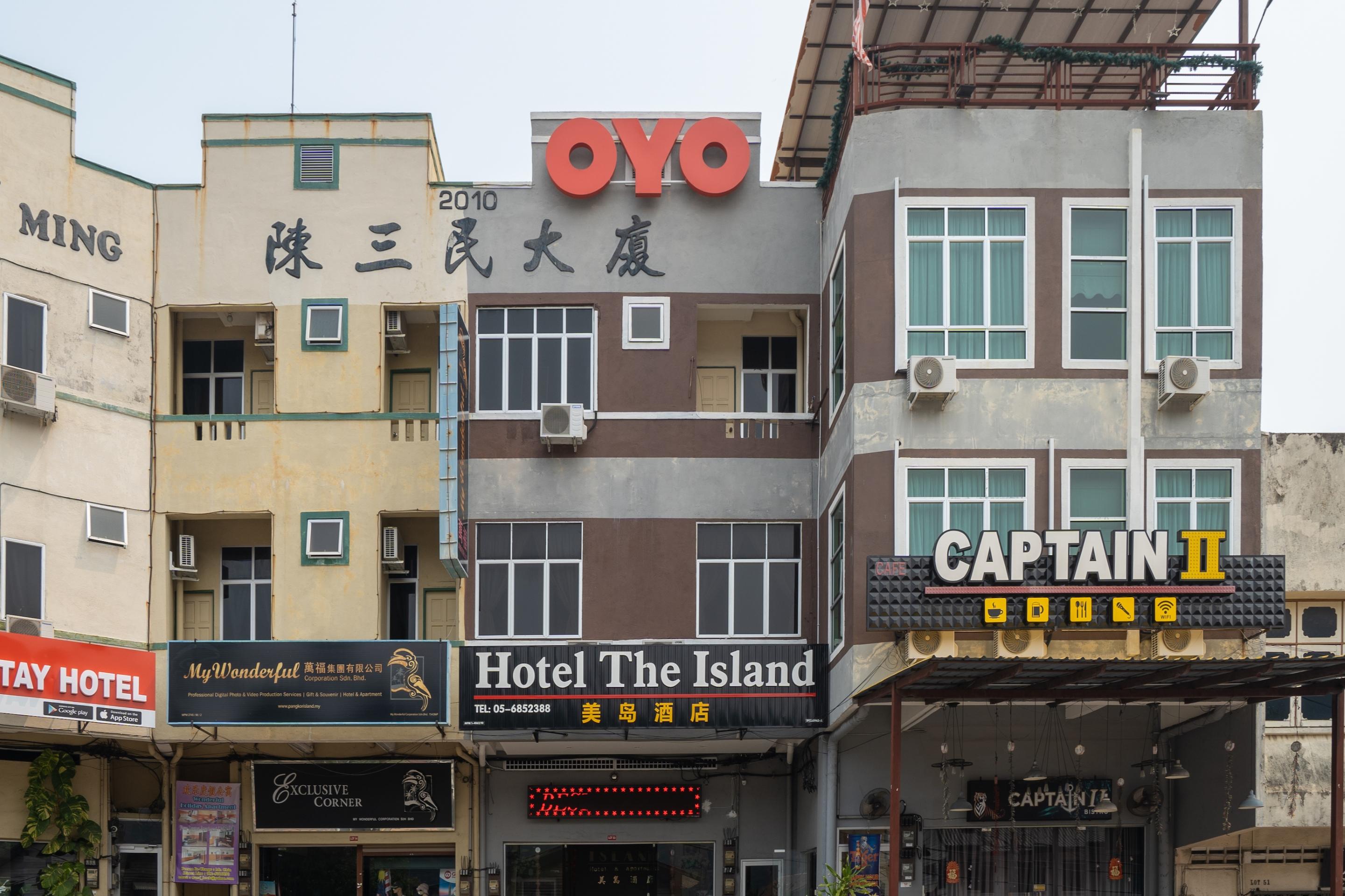 Oyo 44078 The Island Hotel Kampong Pasir Bogak Esterno foto