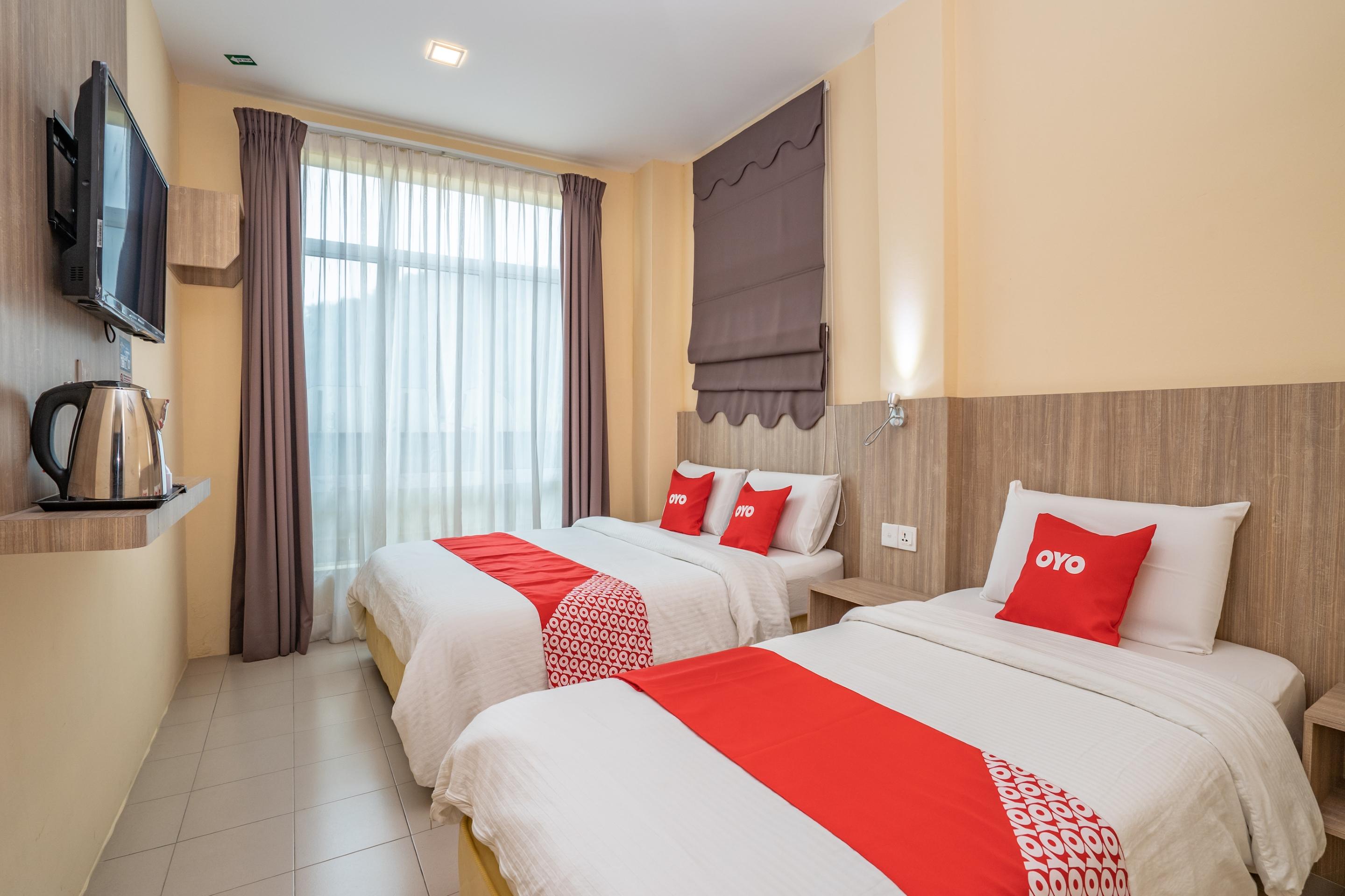 Oyo 44078 The Island Hotel Kampong Pasir Bogak Esterno foto