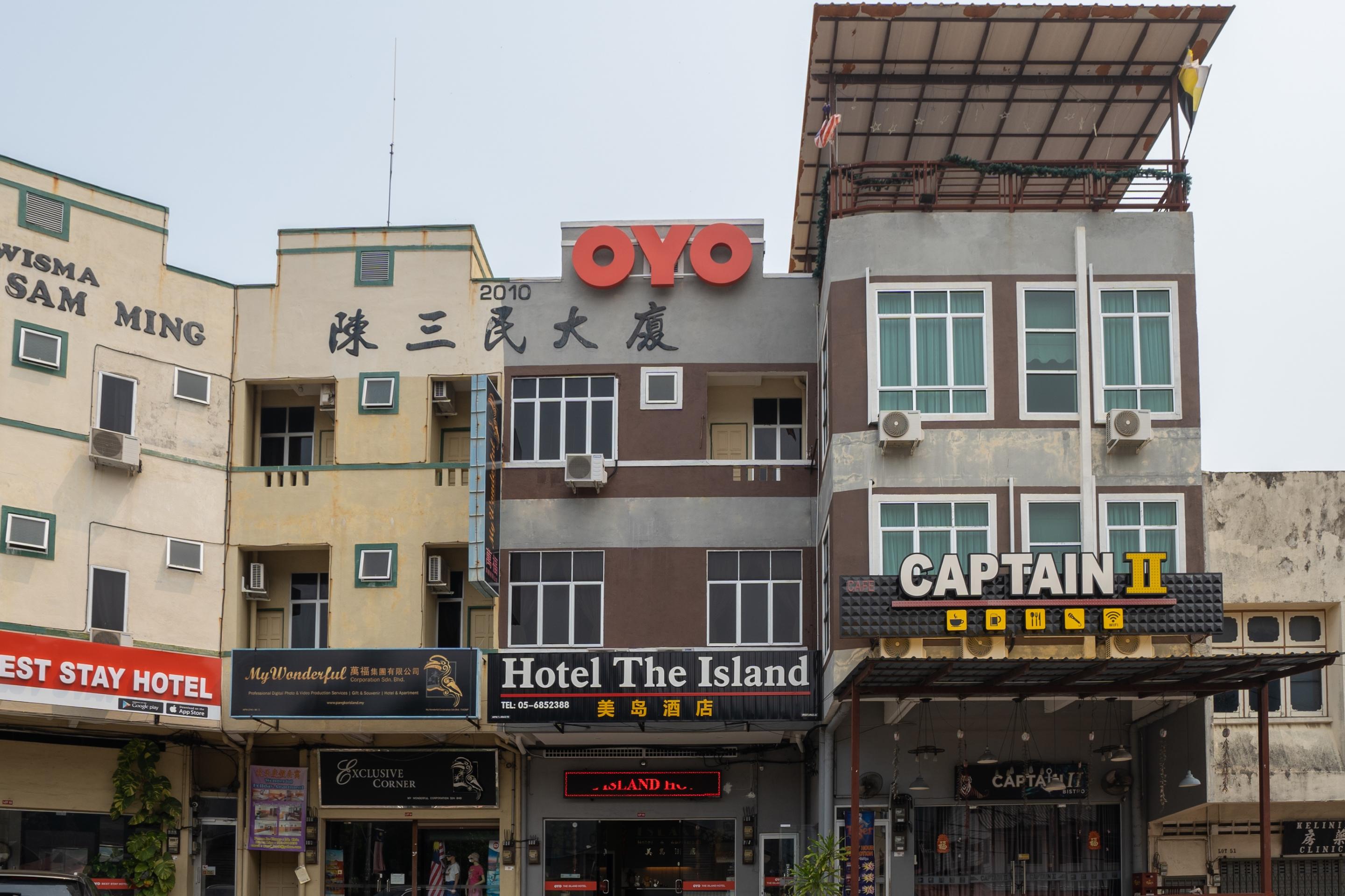 Oyo 44078 The Island Hotel Kampong Pasir Bogak Esterno foto