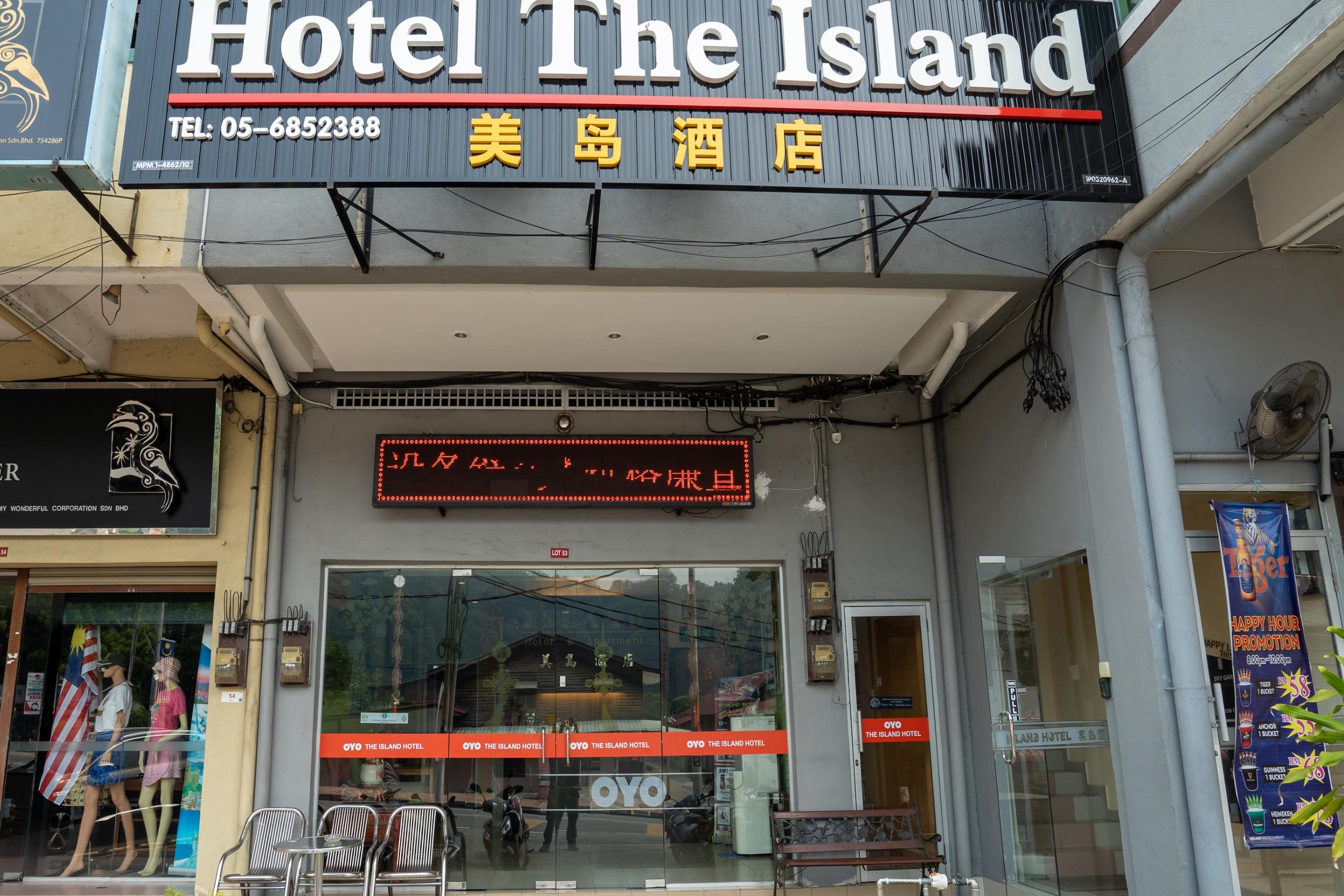 Oyo 44078 The Island Hotel Kampong Pasir Bogak Esterno foto