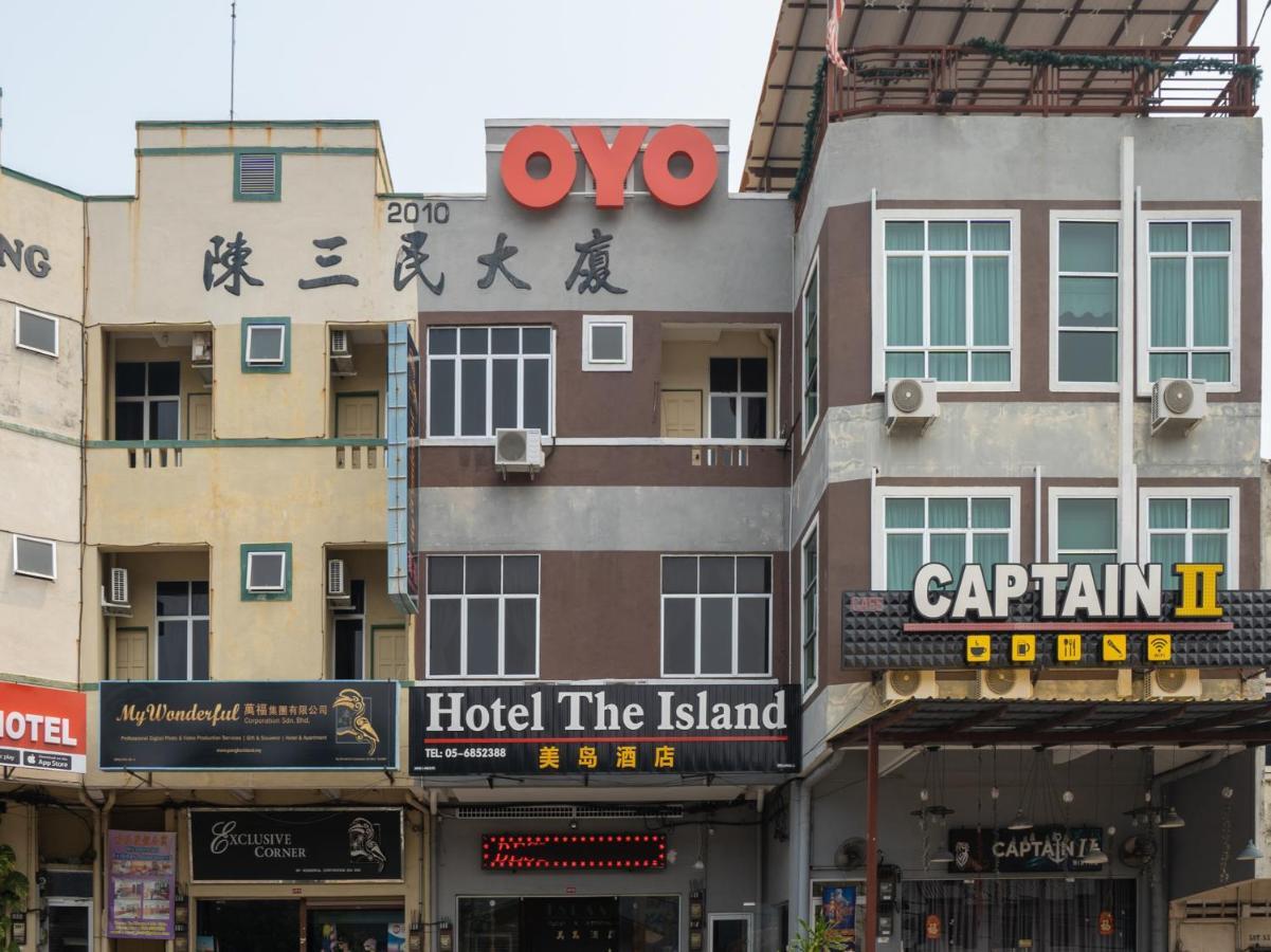 Oyo 44078 The Island Hotel Kampong Pasir Bogak Esterno foto